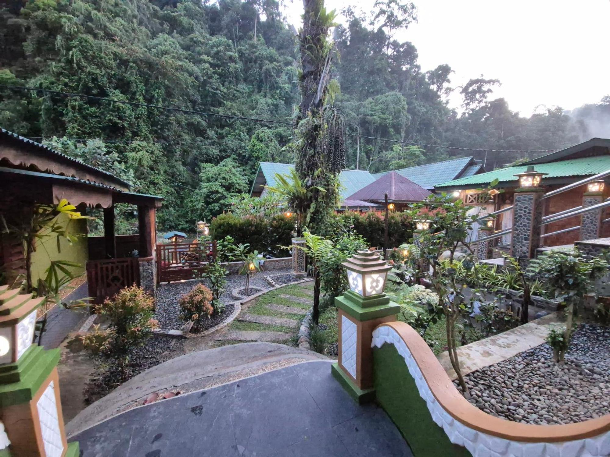 Sam'S Bungalows And Treks 부킷 라왕 외부 사진